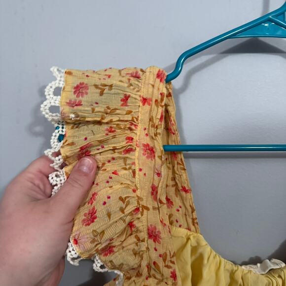 By Together Yellow Floral Print Top w Cap Sleeves Women's Size Small Cottagecore - Picture 4 of 6